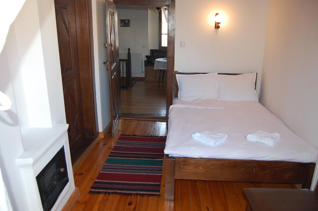 Kazasovata Guest House Trjavna Rum bild