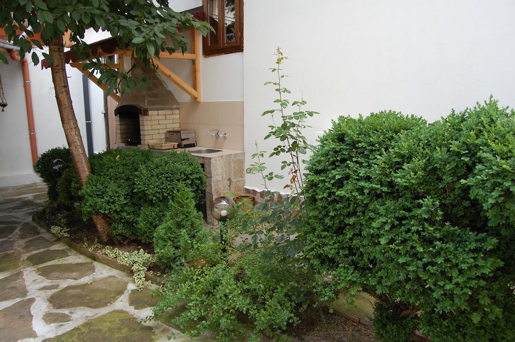 Kazasovata Guest House Trjavna Rum bild