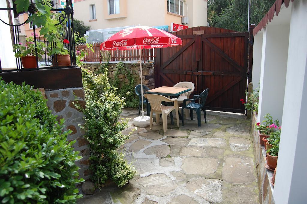 Kazasovata Guest House Trjavna Rum bild