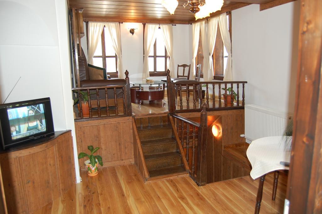 Kazasovata Guest House Trjavna Exteriör bild
