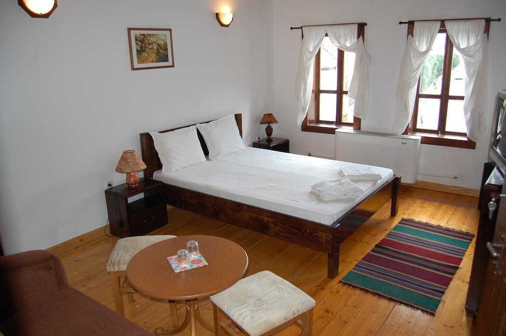 Kazasovata Guest House Trjavna Rum bild
