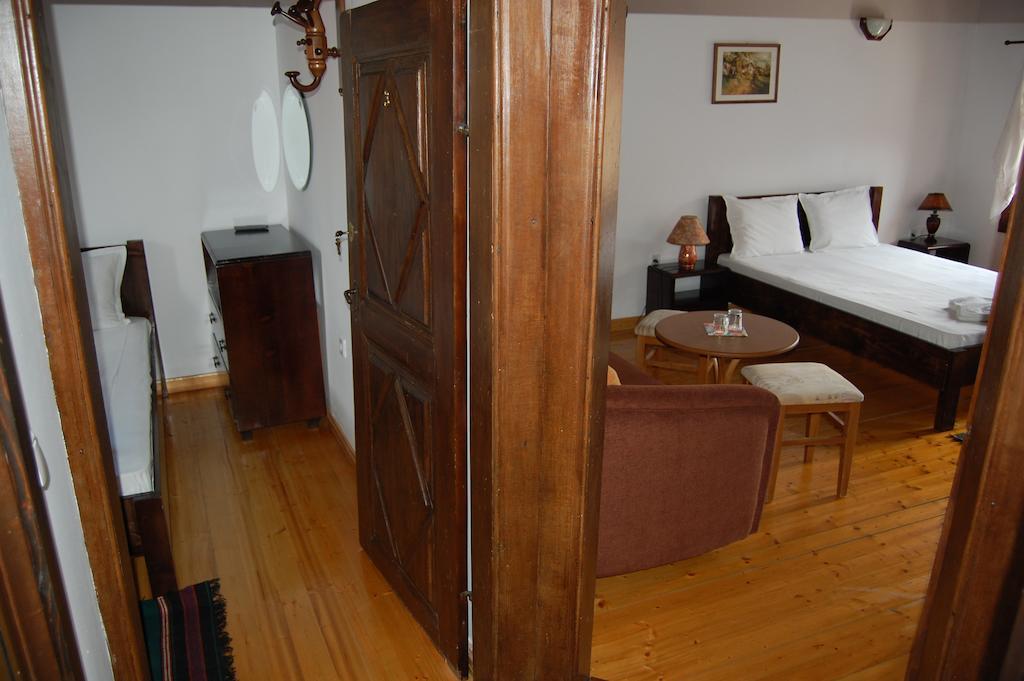 Kazasovata Guest House Trjavna Exteriör bild